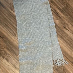 Women’s Gap, gray wolves scarf wrap